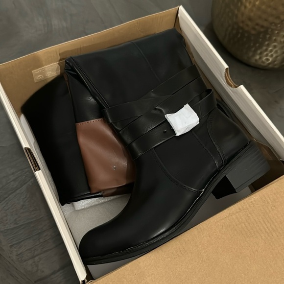 St. John's Bay Womens Douglas Stacked Heel Riding Boots - Picture 3 of 8